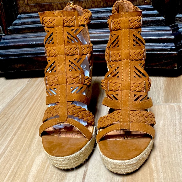 COPY - G by Guess Brown Wedge Strapped Suede Sandals Sz 9M - Picture 3 of 12